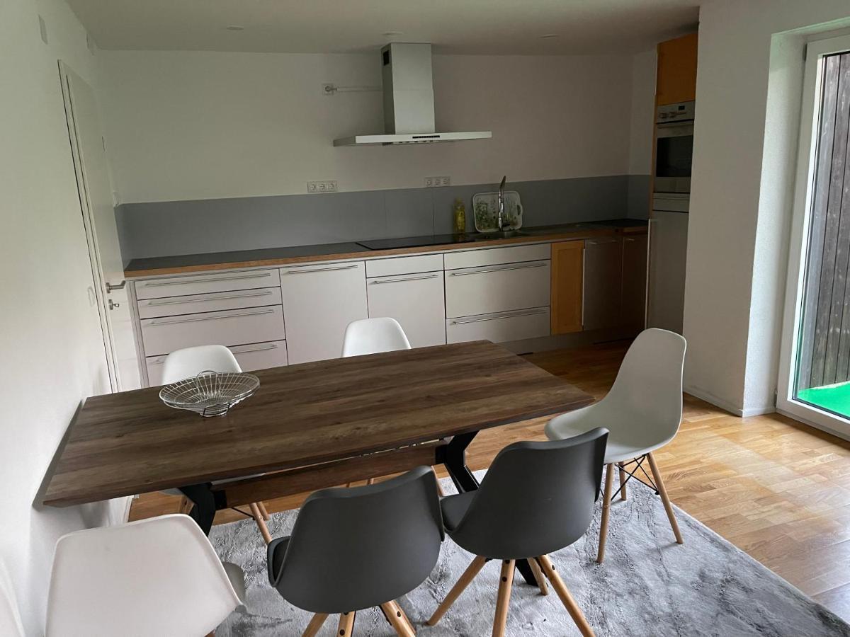Bungalow In Ruhiger Siedlung Mit Stellplatz Landshut Eksteriør bilde